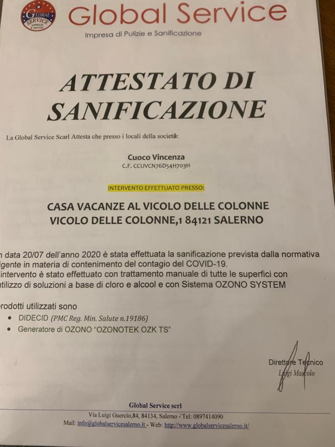 Casa Vacanza "Al Vicolo Delle Colonne" Salerno Bagian luar foto