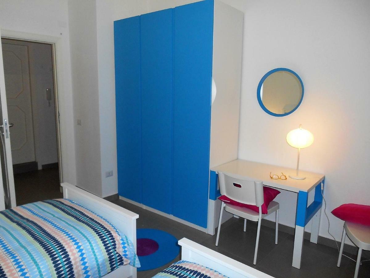 Casa Vacanza "Al Vicolo Delle Colonne" Salerno Bagian luar foto