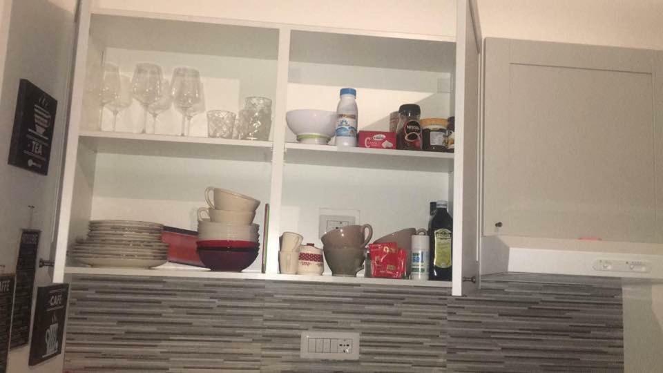 Casa Vacanza "Al Vicolo Delle Colonne" Salerno Bagian luar foto