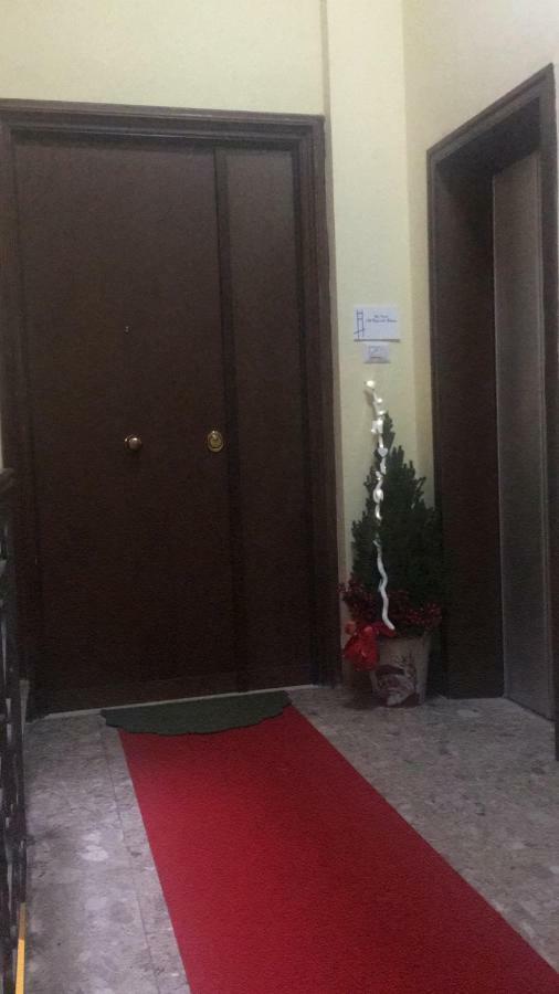 Casa Vacanza "Al Vicolo Delle Colonne" Salerno Bagian luar foto