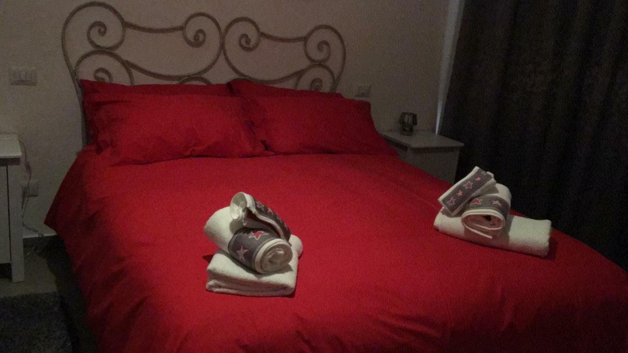 Casa Vacanza "Al Vicolo Delle Colonne" Salerno Bagian luar foto