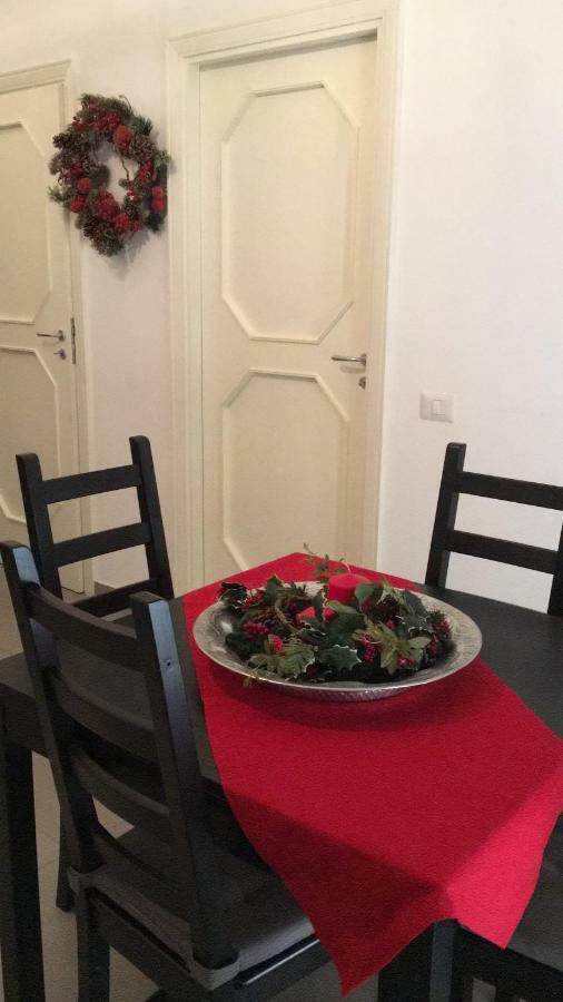 Casa Vacanza "Al Vicolo Delle Colonne" Salerno Bagian luar foto