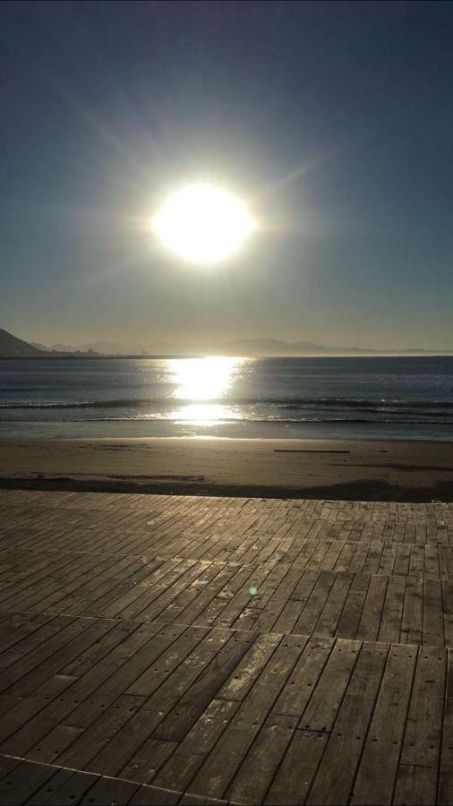 Casa Vacanza "Al Vicolo Delle Colonne" Salerno Bagian luar foto