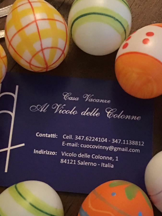 Casa Vacanza "Al Vicolo Delle Colonne" Salerno Bagian luar foto