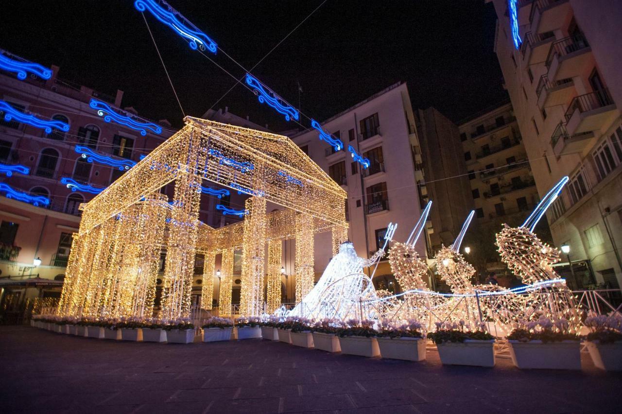 Casa Vacanza "Al Vicolo Delle Colonne" Salerno Bagian luar foto