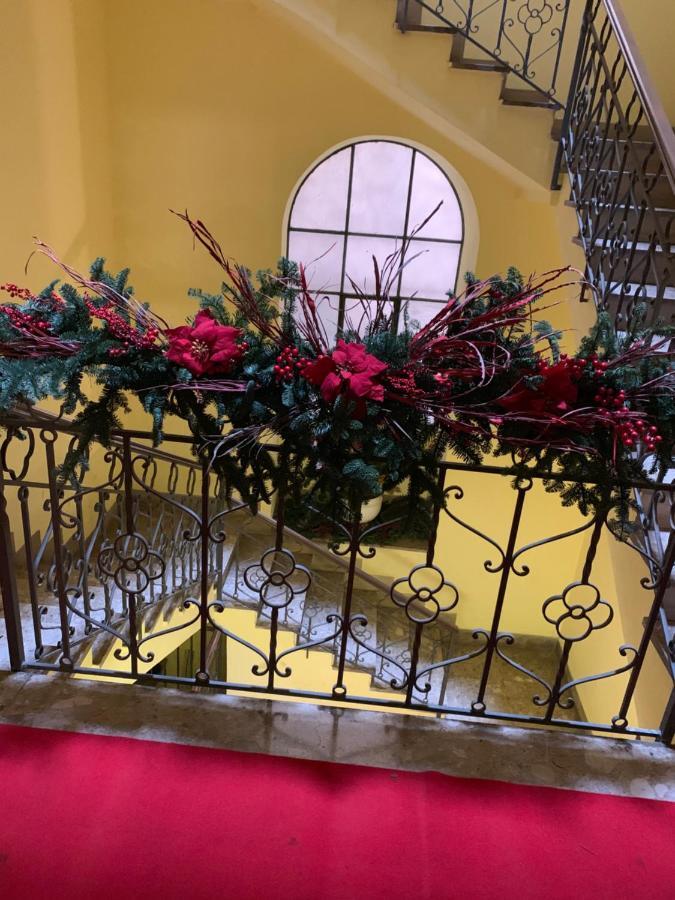 Casa Vacanza "Al Vicolo Delle Colonne" Salerno Bagian luar foto
